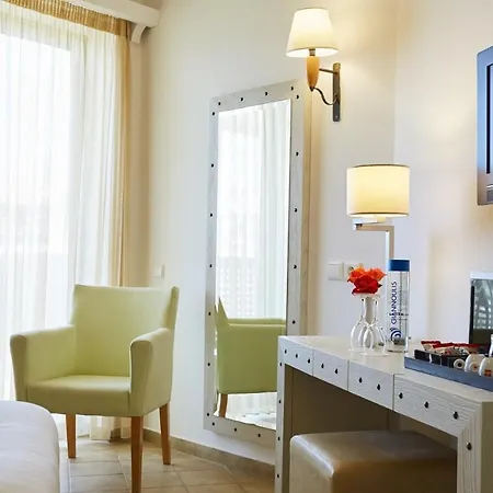 Giannoulis - Santa Marina 4*