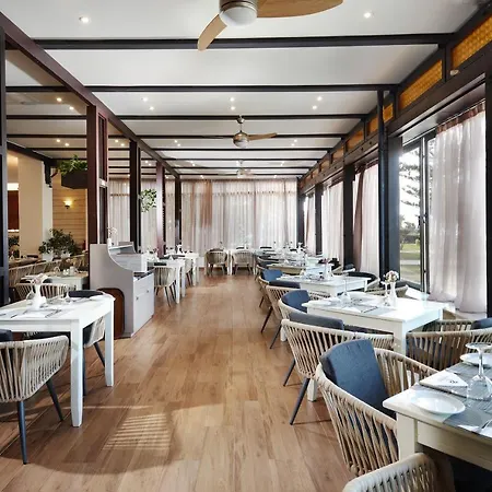 Giannoulis - Santa Marina 4*